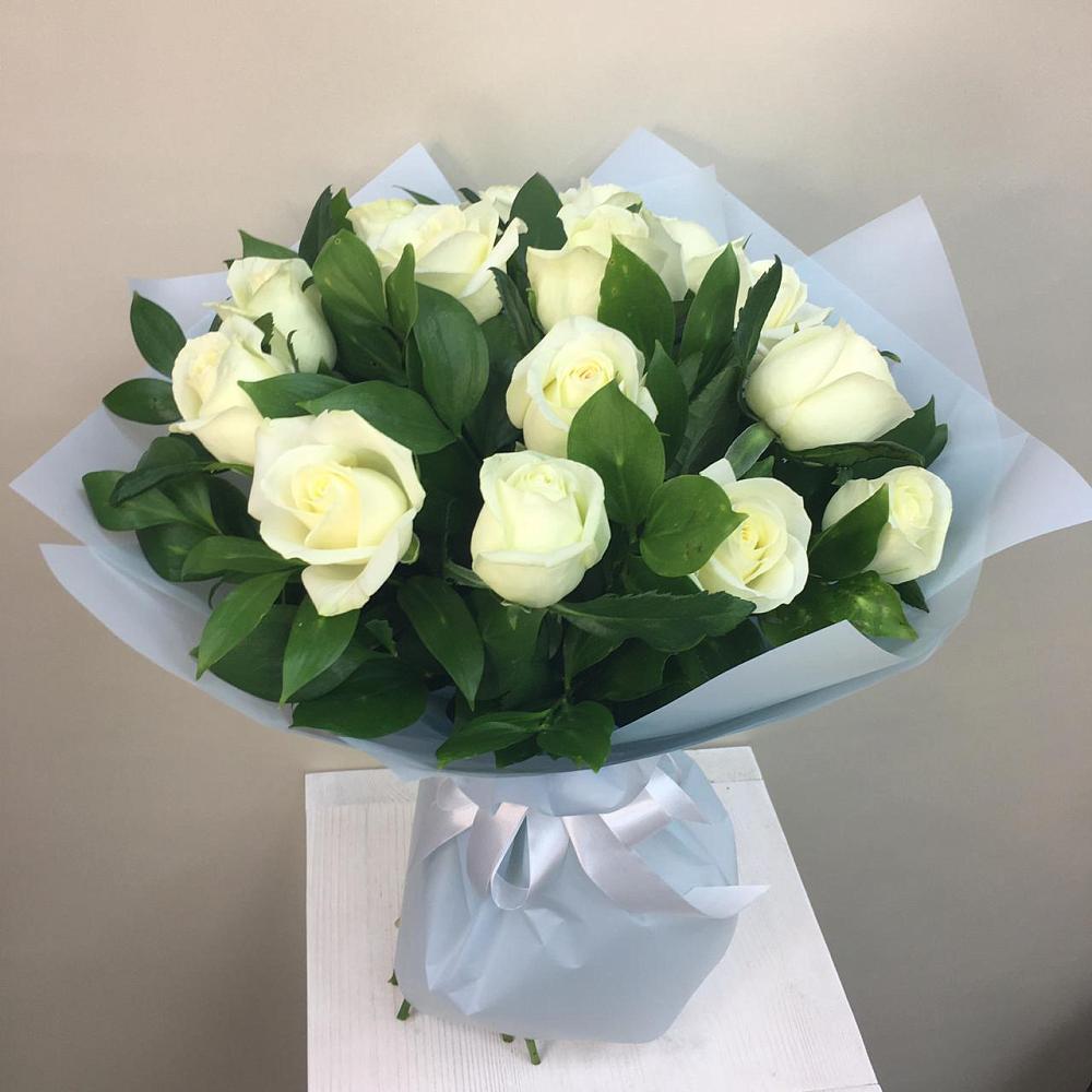 Букет 15 Белых роз Проуд в Березанской