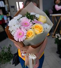 Букет цветов из:  Герберы, Розы и Хризантемы в Березанской