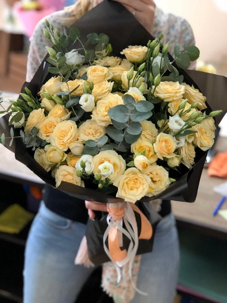 Букет цветов из: Розы и Лизиантусы в Березанской