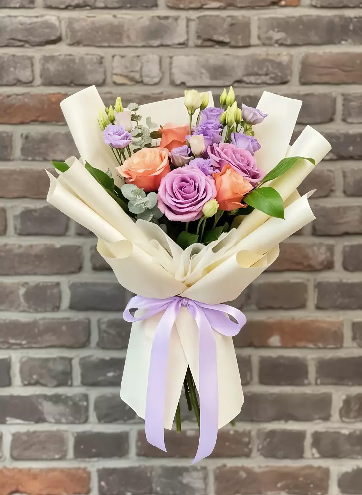 Букет цветов из: Лизиантусы и Розы в Березанской