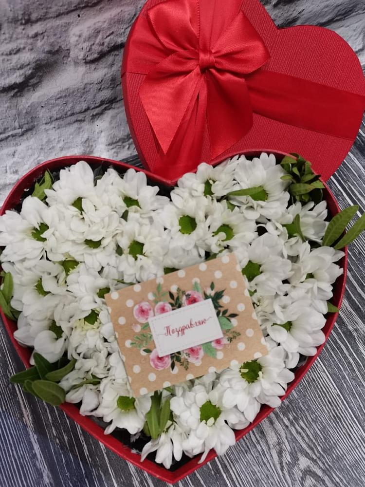 Цветочная композиция из Хризантемы в виде сердца в Березанской